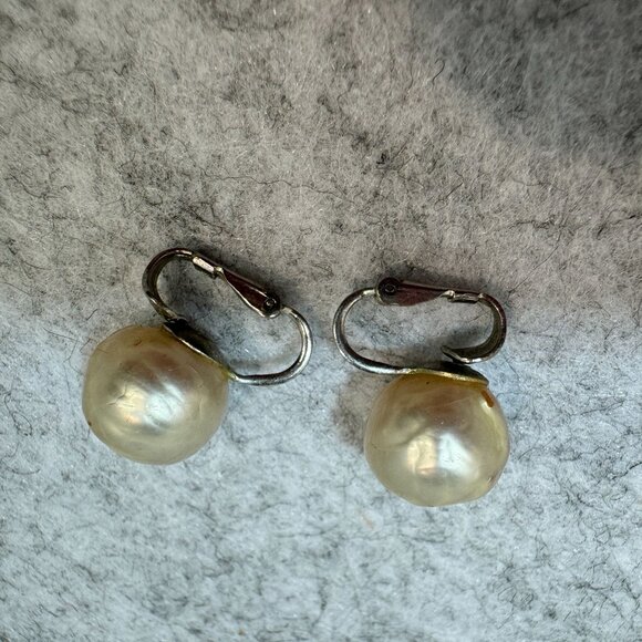 Vintage Vogue Faux Pearl Clip-On Earrings classic fashion retro - Picture 6 of 7
